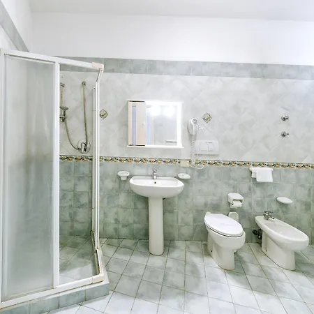Lucia Maison * Forio (Isola d'Ischia)